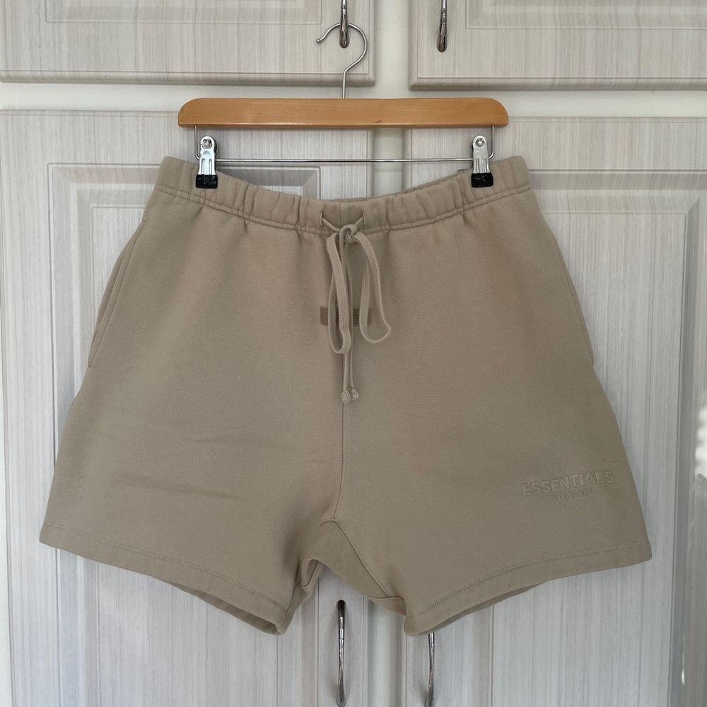 ESSENTIALS SWEAT SHORT